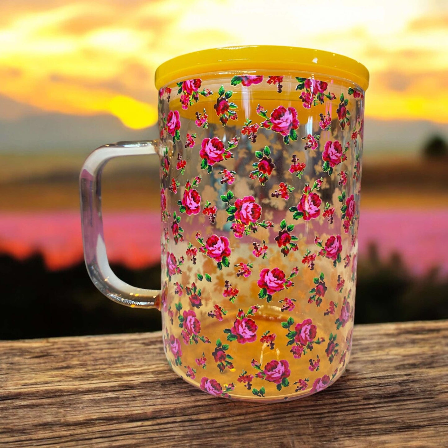 tasse en verre 16 oz de couleur jaune orangé avec des roses