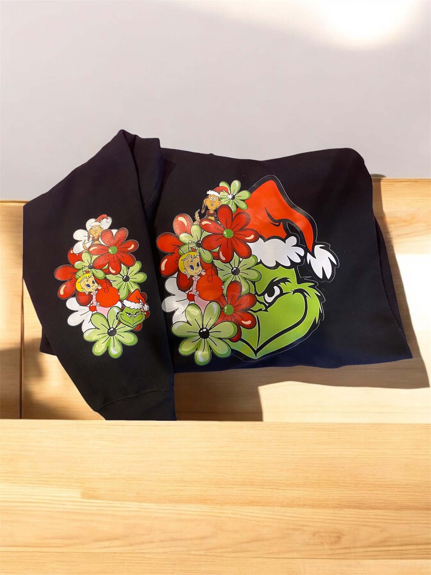 Hoodie grinch avec inprimé sur manche